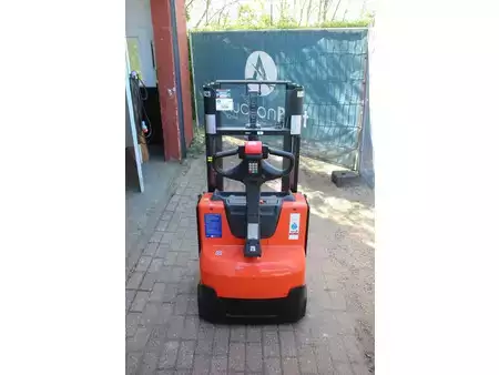 Stacker pedestre 2023  Toyota SWE200D (4)