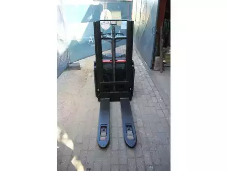 Stacker pedestre 2023  Toyota SWE200D (7)