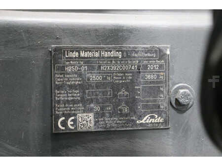 Carretilla elevadora diésel 2012  Linde H25D-01 (12)