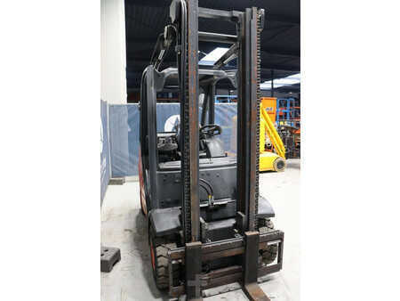 Carretilla elevadora diésel 2012  Linde H25D-01 (6)