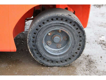 Gázüzemű targoncák 2020  Linde H35T-01 (15)