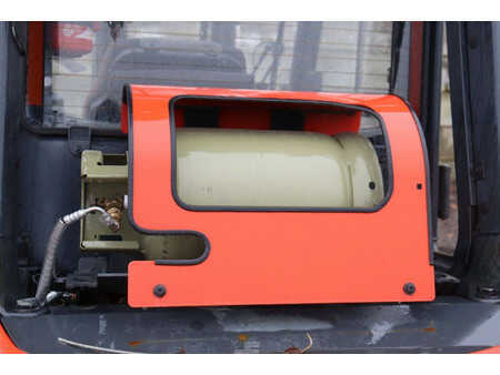 Gázüzemű targoncák 2020  Linde H35T-01 (18)