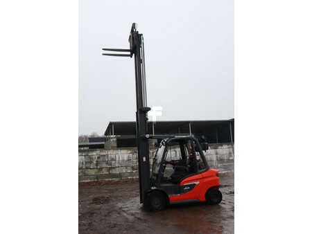 Gázüzemű targoncák 2020  Linde H35T-01 (32)