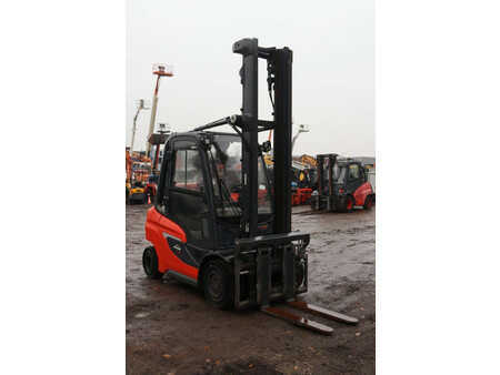 Gázüzemű targoncák 2020  Linde H35T-01 (7)