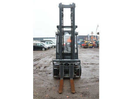 Gázüzemű targoncák 2020  Linde H35T-01 (8)