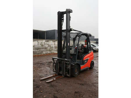 Gázüzemű targoncák 2020  Linde H35T-01 (9)