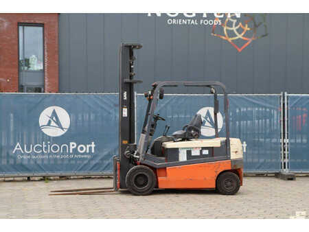 Elektro 4 Rad 2002  Nissan G002L25CU (1)