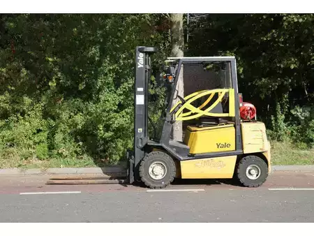 Gasoltruck 2003  Yale GLP25TF V2420 (1)