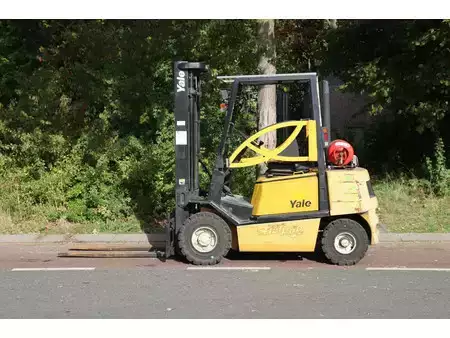 Gasoltruck 2003  Yale GLP25TF V2420 (2)