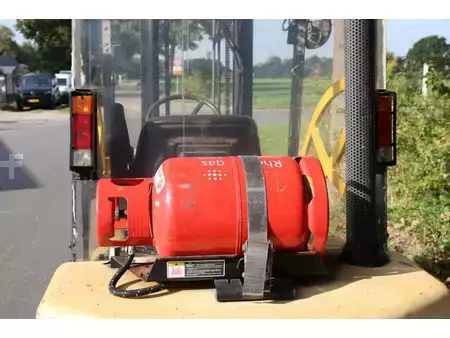 Gasoltruck 2003  Yale GLP25TF V2420 (22)