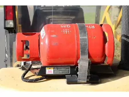 Gasoltruck 2003  Yale GLP25TF V2420 (23)