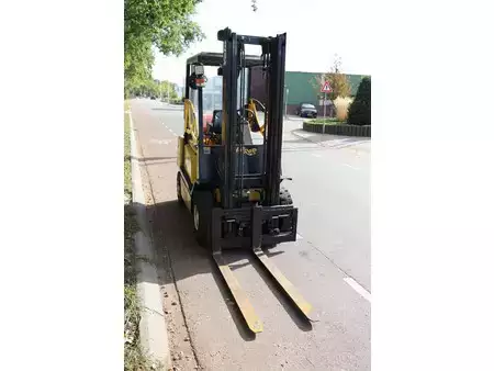 Gasoltruck 2003  Yale GLP25TF V2420 (7)