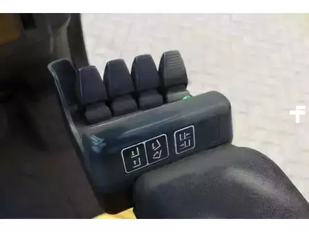 LPG heftrucks 2008  Yale GLP35VX-V2795 (27)