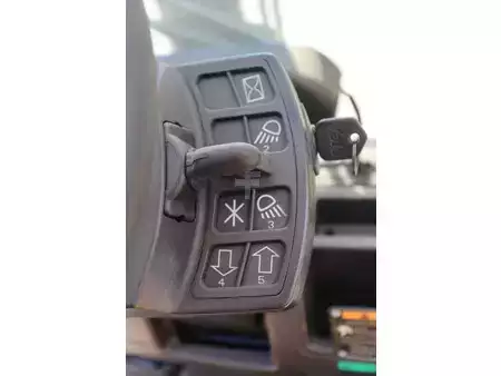 LPG heftrucks 2008  Yale GLP35VX-V2795 (29)
