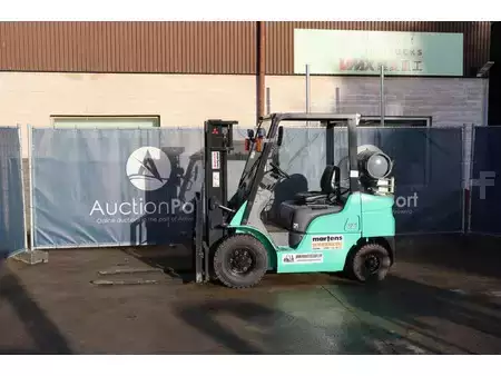 Gasoltruck 2005  Mitsubishi FGE25T (1)