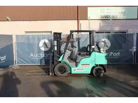 Gasoltruck 2005  Mitsubishi FGE25T (2)