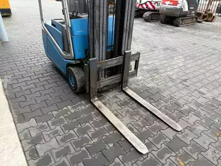 Carrelli elettrici 4 ruote 1995  Cesab BLITZ 315 (5)