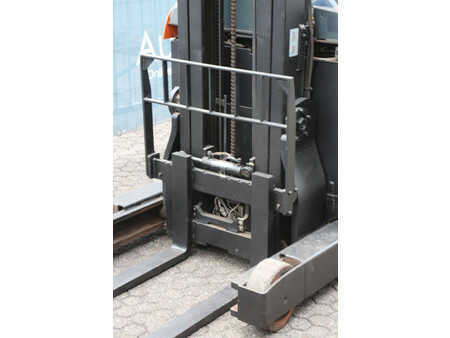 Schubmaststapler 2010  BT RRE140 (10)