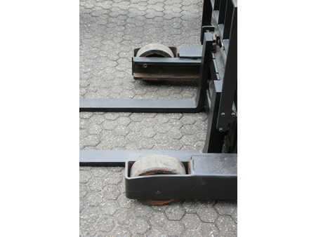 Schubmaststapler 2010  BT RRE140 (12)