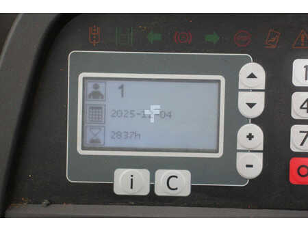 Schubmaststapler 2010  BT RRE140 (19)