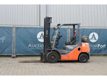 Treibgasstapler 2012  Toyota 02-8FGF25 (1)