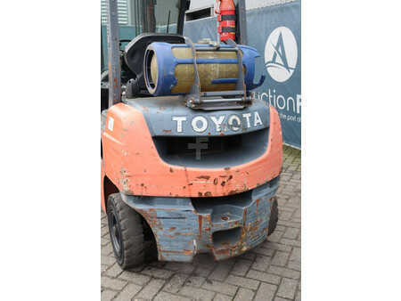 Treibgasstapler 2012  Toyota 02-8FGF25 (17)