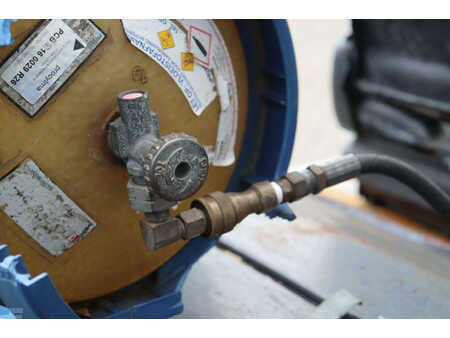 Treibgasstapler 2012  Toyota 02-8FGF25 (21)