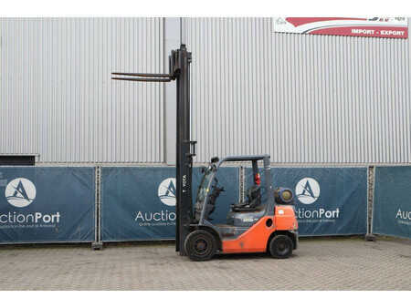 Treibgasstapler 2012  Toyota 02-8FGF25 (36)