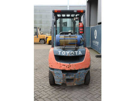 Treibgasstapler 2012  Toyota 02-8FGF25 (5)