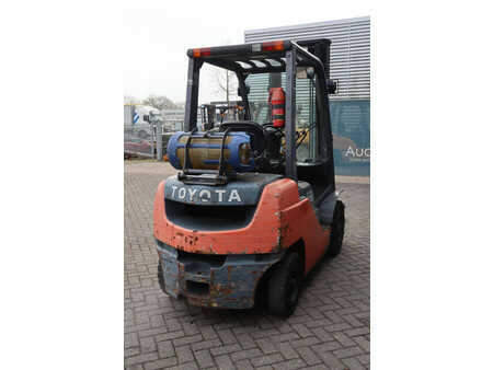 Treibgasstapler 2012  Toyota 02-8FGF25 (6)