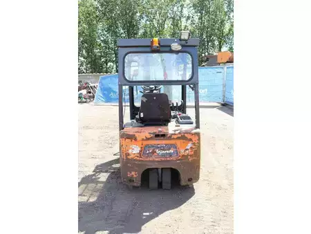 Chariots électriques à 4 roues 2011  Doosan B15T-5 (5)
