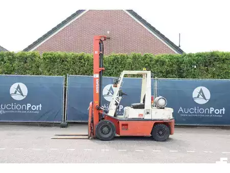 Gas truck 1998  Nissan PH02A-25U (2)