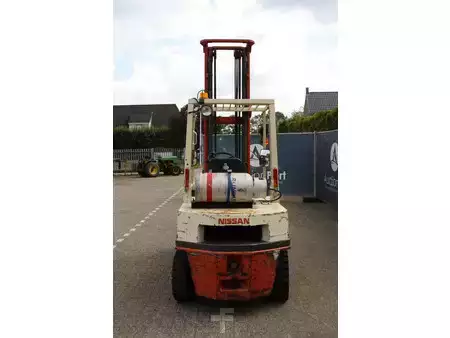 Gas truck 1998  Nissan PH02A-25U (5)
