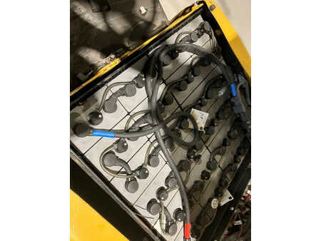 Chariots électriques à 4 roues 2015  Yale ERP18VT LWB E2030 (12)