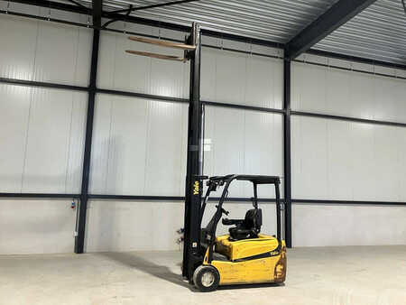 Chariots électriques à 4 roues 2015  Yale ERP18VT LWB E2030 (14)