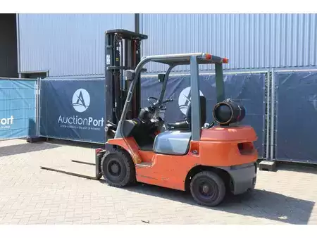 Nestekaasutrukki 2007  Toyota 42-7FGF25 (3)