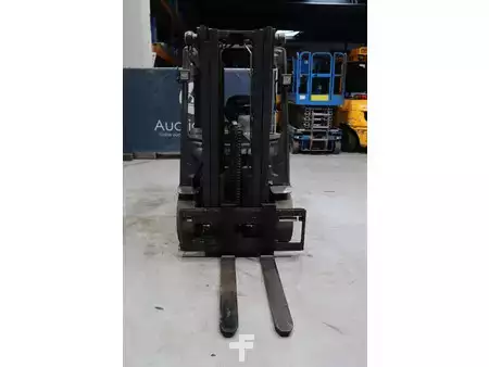 Elektrisk- 4 hjul 2012  Linde E25L-01 (8)