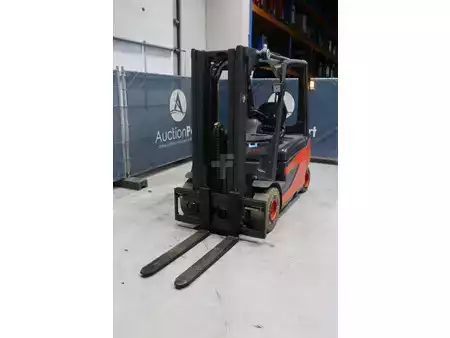 Elektrisk- 4 hjul 2012  Linde E25L-01 (9)