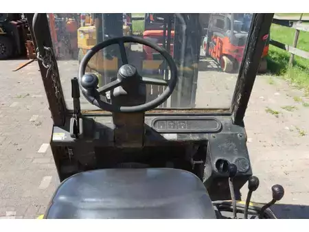 Chariots élévateurs diesel 2003  Yale GDP25TF (18)