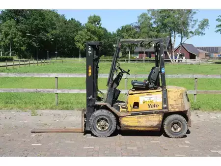 Chariots élévateurs diesel 2003  Yale GDP25TF (2)