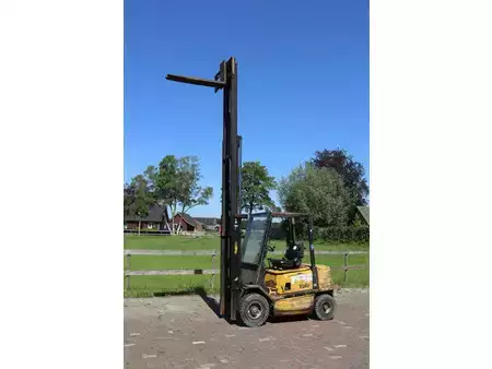 Chariots élévateurs diesel 2003  Yale GDP25TF (32)