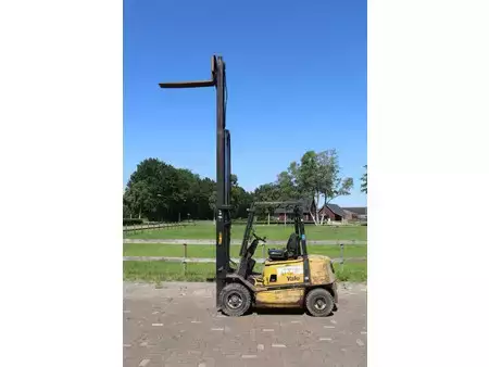 Chariots élévateurs diesel 2003  Yale GDP25TF (33)