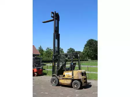 Chariots élévateurs diesel 2003  Yale GDP25TF (34)