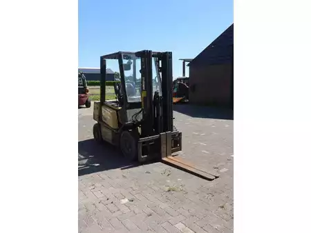Chariots élévateurs diesel 2003  Yale GDP25TF (7)