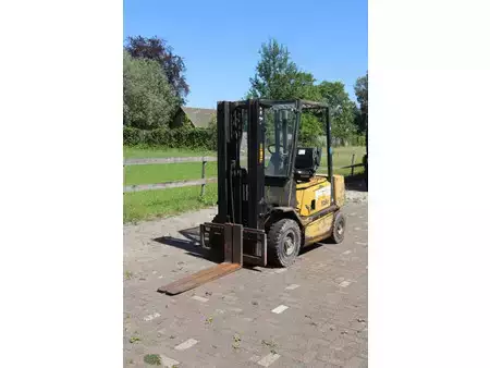 Chariots élévateurs diesel 2003  Yale GDP25TF (9)