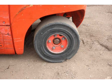 Terénní vysokozdvižný vozík 2013  Linde H25T (14)