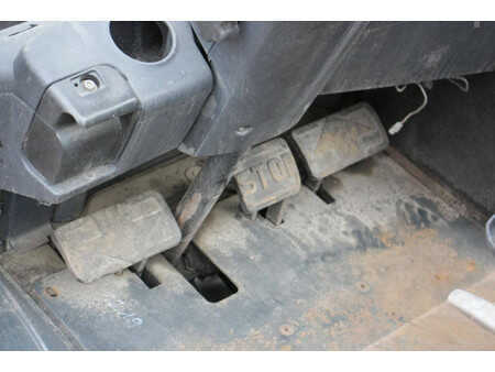 Terénní vysokozdvižný vozík 2013  Linde H25T (21)