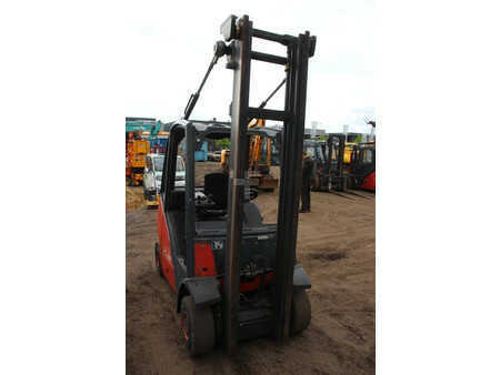 Terénní vysokozdvižný vozík 2013  Linde H25T (9)