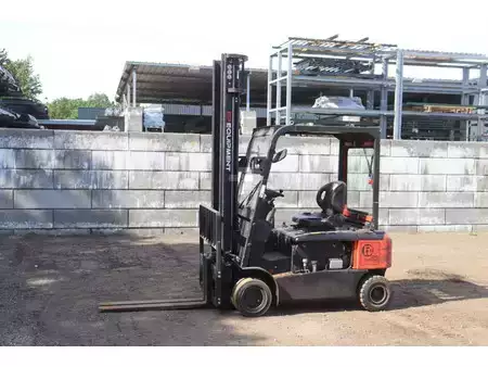 Elektro čtyřkolový VZV - EP Equipment  (1)