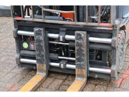 Elektromos 4 kerekű 2021  Toyota 8FBE18T (11)